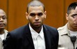 Chris Brown Dijatuhi Hukuman 1.000 Jam Pelayanan Sosial