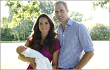 Inilah Foto Pertama Kate dan Pangeran William Bersama Putranya