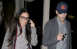 Ashton Kutcher Santai Jalan Bareng Demi Moore
