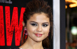 Selena Gomez Ternyata Suka Hal-Hal Seram