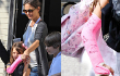 Lucunya Suri Cruise Ganti Perban Gipsnya Jadi Pink