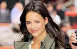 Biasa Pakai Jins, Katie Holmes Pamer Kaki di 'Good Morning America'