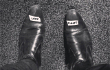 Harry One Direction Tak Bisa Bedakan Sepatu Kiri dan Kanan
