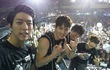 Wajah Jonghyun Dilempar Kado Saat CN Blue Konser di Jakarta