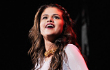 Selena Gomez Santai Meski Sering Dibilang Kurang Seksi