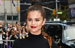 Selena Gomez Cuma Pernah Ditembak Sekali Setelah Putus