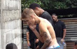 Bantu Bangun Sekolah, Justin Bieber Kembali Bertelanjang Dada