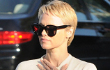 Pamela Anderson Hampir Tak Dikenali dengan Rambut Cepak