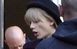 Taylor Swift Cari Rumah di Dekat Rumah Harry Styles?