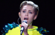 Dokter Minta Miley Cyrus Berhenti Menyanyi Sementara