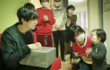 Won Bin Kunjungi Anak-Anak Penderita Leukimia