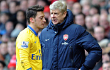 Arsene Wenger Bela Mesut Ozil yang Dikecam Bermain Buruk