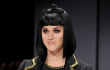 Malunya Katy Perry Disoraki Penonton Saat Telat di Fashion Show
