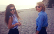 Taylor Swift Pamer Foto Liburan Bareng Lorde di Pantai