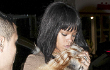 Rihanna Tutupi Wajah Setelah Diisukan Makan Malam dengan Drake