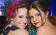 Selena Gomez dan Demi Lovato Bangga Dapat Penghargaan Kemanusiaan