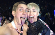 Miley Cyrus Sindir Liam Hemsworth di Konser 'Bangerz'