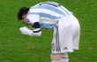 Lionel Messi Lagi-Lagi Muntah di Tengah Pertandingan