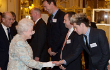 Diundang ke Istana, Niall One Direction Salaman dengan Ratu Elizabeth II