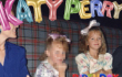 Katy Perry Pamer Foto Masa Kecil di Cover Art Single 'Birthday'