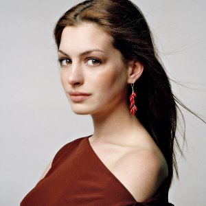 Anne Hathaway Profile Photo