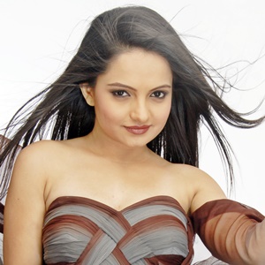Gia Manek Profile Photo