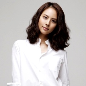 Park Ji Yoon Profile Photo