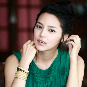 Park Si Yeon Profile Photo