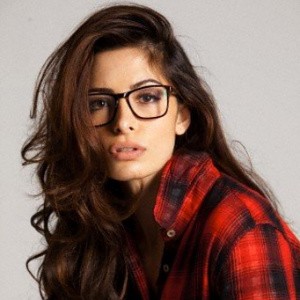 Sarah Shahi Profile Photo